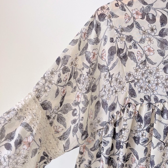 bishop + young blouse - Picture 5 of 5